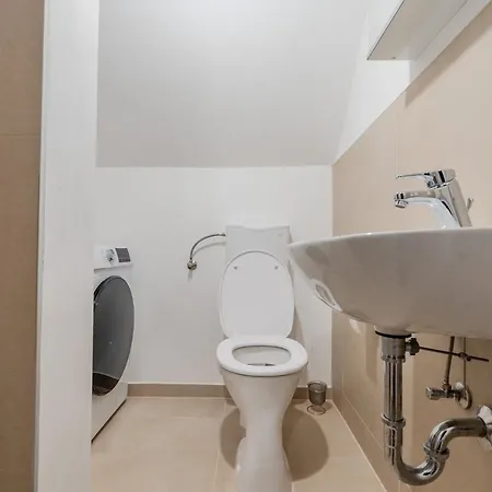 Whats-app Self-check-in - Vibrant Life In Apartmán