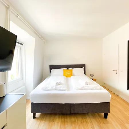 Whats-app Self-check-in - Vibrant Life In Apartment