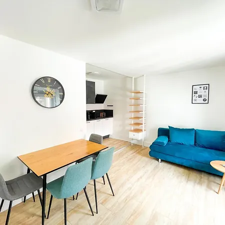 Whats-app Self-check-in - Vibrant Life In Apartment *
