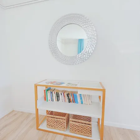 Whats-app Self-check-in - Vibrant Life In Apartment *