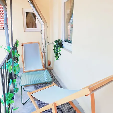 Whats-app Self-check-in - Vibrant Life In Appartement *