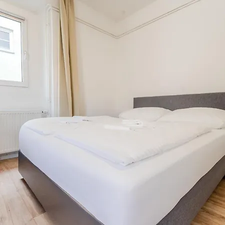 Whats-app Self-check-in - Vibrant Life In Apartment *