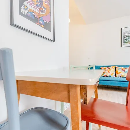 Whats-app Self-check-in - Vibrant Life In Apartment Graz