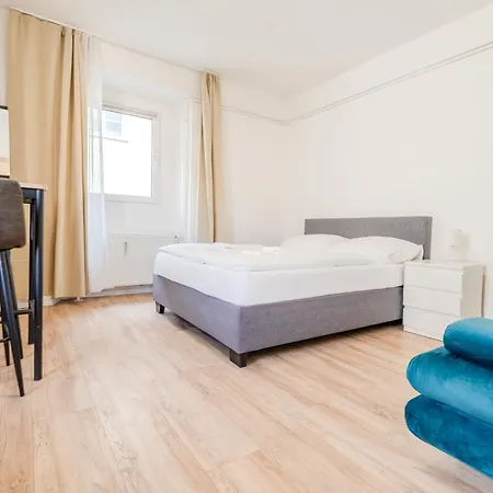 Whats-app Self-check-in - Vibrant Life In Apartment Graz