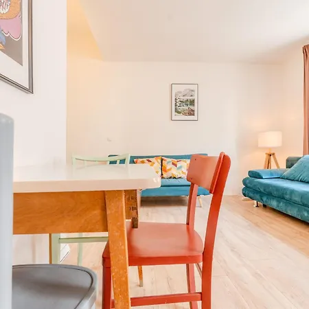 Whats-app Self-check-in - Vibrant Life In Apartment Graz