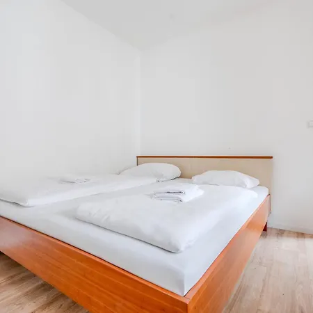 Whats-app Self-check-in - Vibrant Life In Apartment Graz