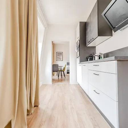Whats-app Self-check-in - Vibrant Life In Apartment *