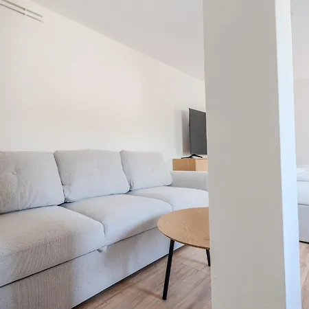 Whats-app Self-check-in - Vibrant Life In Appartement *