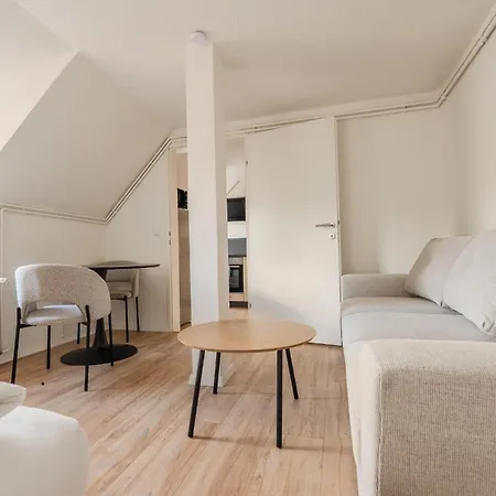 Whats-app Self-check-in - Vibrant Life In Apartmán