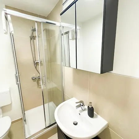 Whats-app Self-check-in - Vibrant Life In 아파트 그라츠