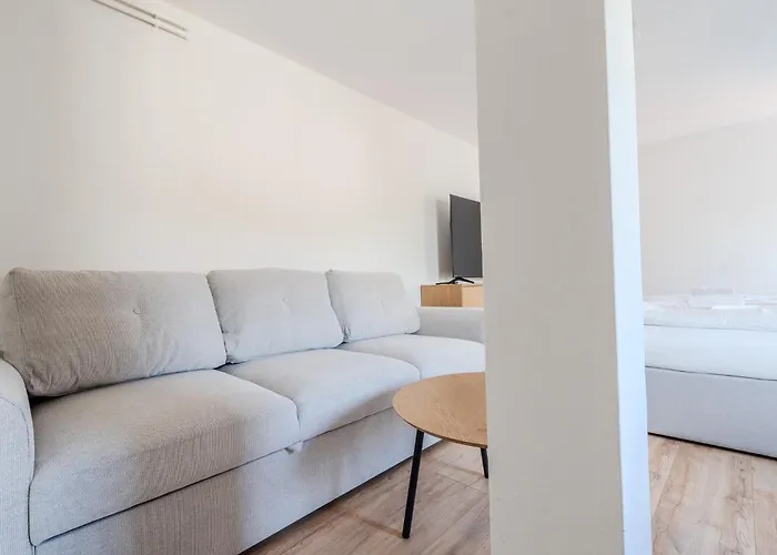 Whats-app Self-check-in - Vibrant Life In Apartment *