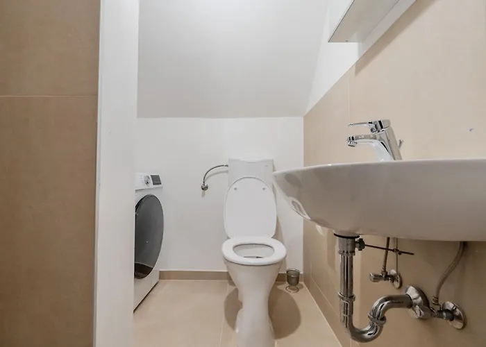 Whats-app Self-check-in - Vibrant Life In Apartamento