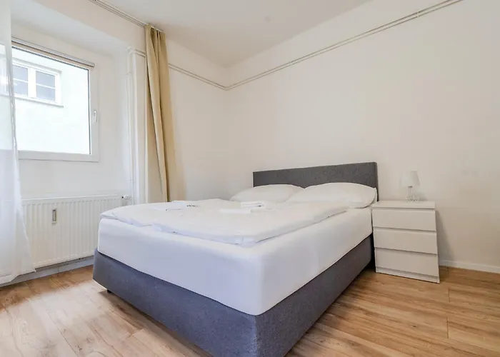 Whats-app Self-check-in - Vibrant Life In Apartment *