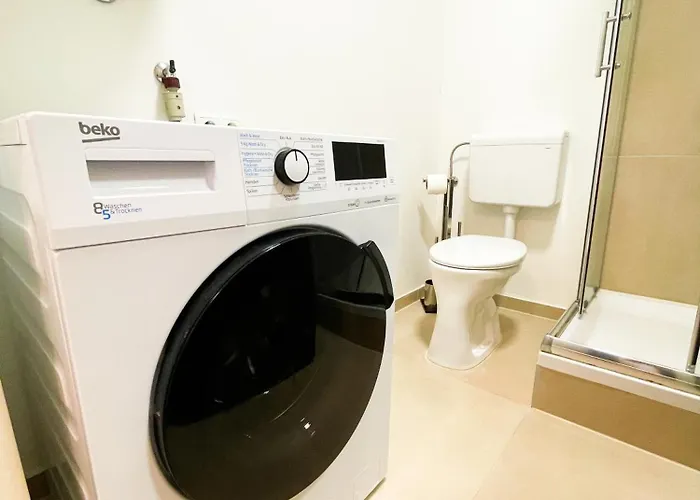 Whats-app Self-check-in - Vibrant Life In Apartment *