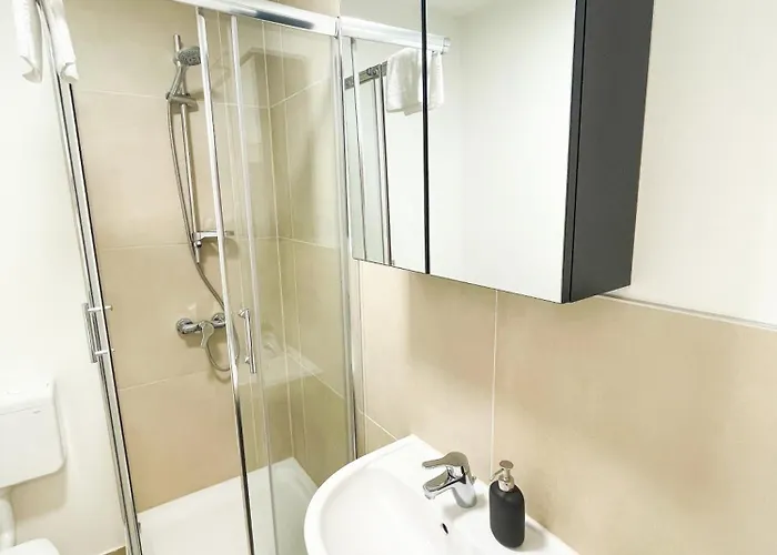 Whats-app Self-check-in - Vibrant Life In Apartamento Graz